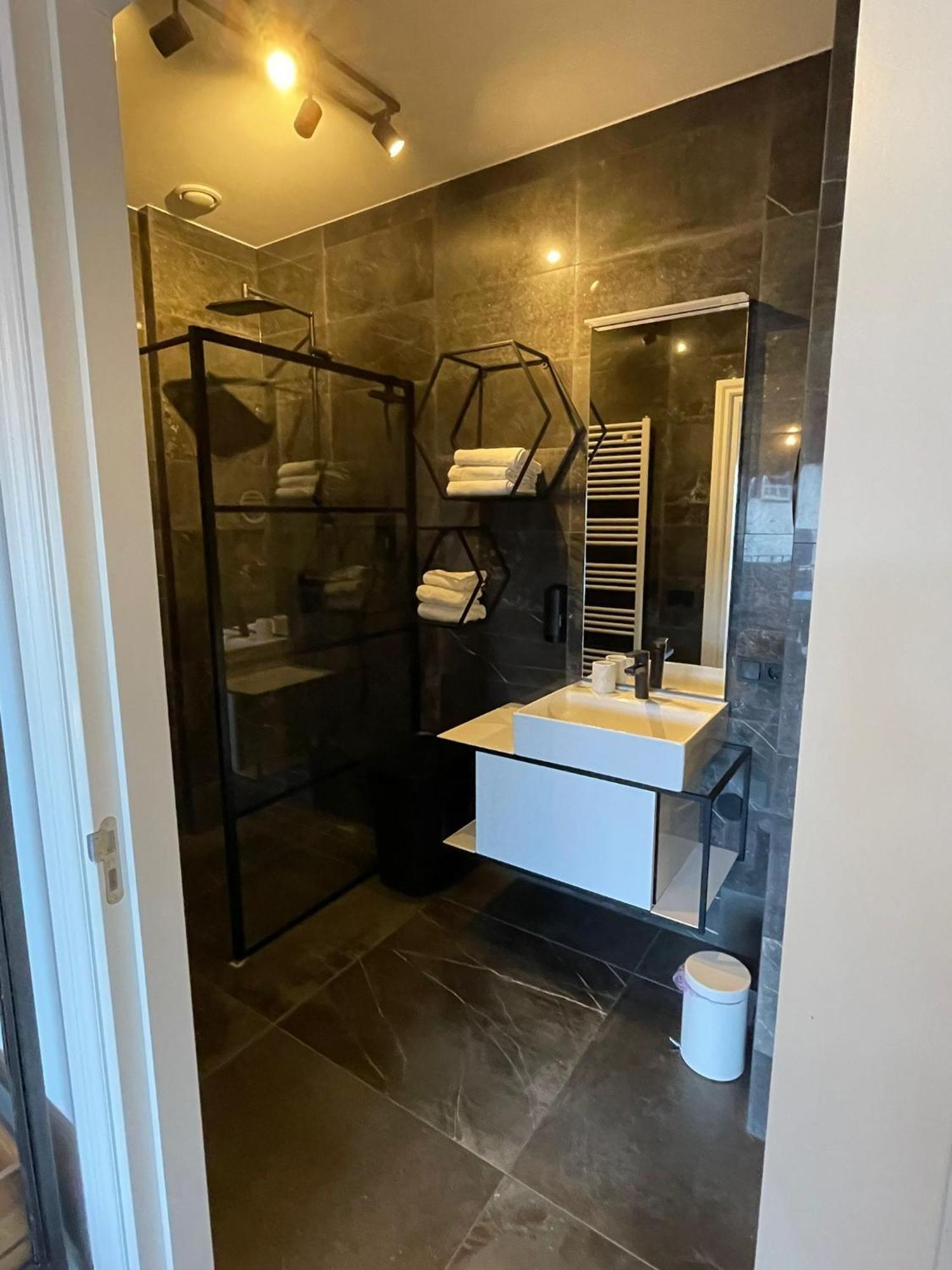In De Witte Dame Hotel Bar Kitchen Apartments Grubbenvorst ภายนอก รูปภาพ