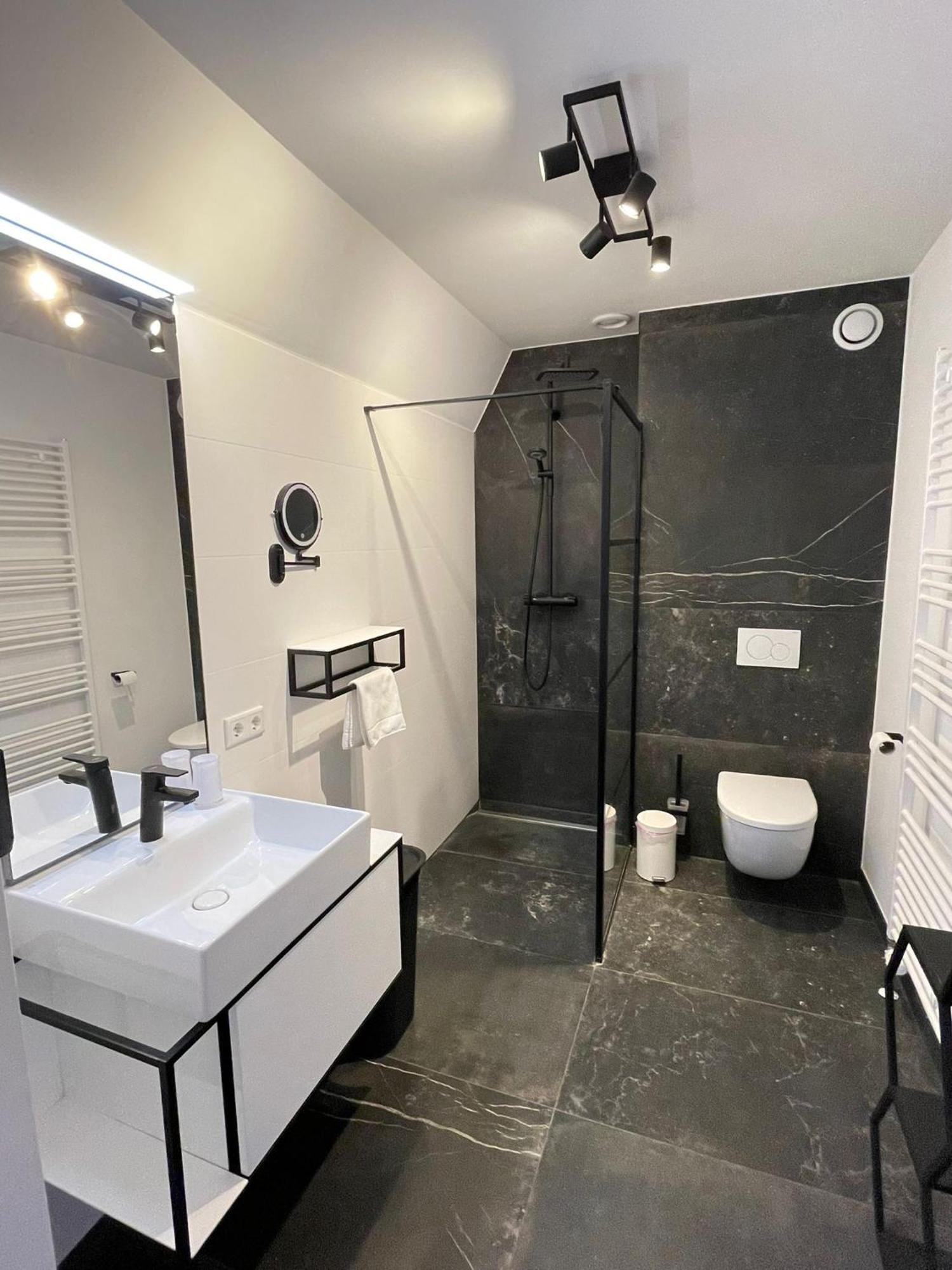 In De Witte Dame Hotel Bar Kitchen Apartments Grubbenvorst ภายนอก รูปภาพ